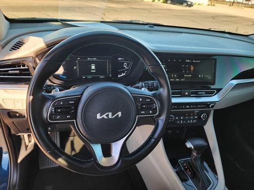 2022 Kia Niro Touring SE