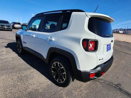 2023 Jeep Renegade Trailhawk