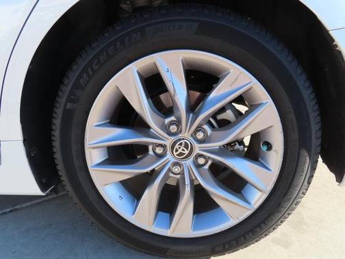 2021 Toyota Avalon Hybrid XLE