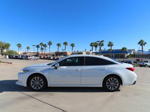2021 Toyota Avalon Hybrid XLE