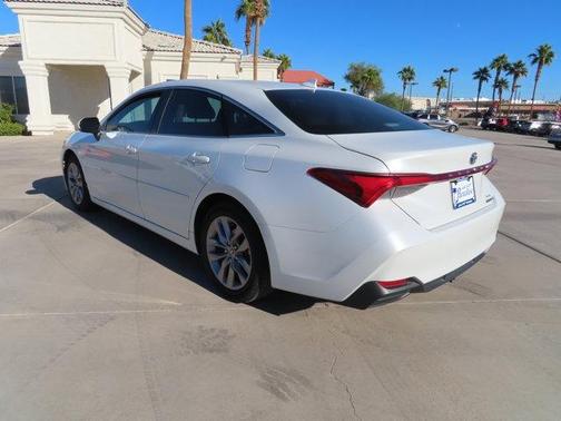 2021 Toyota Avalon Hybrid XLE