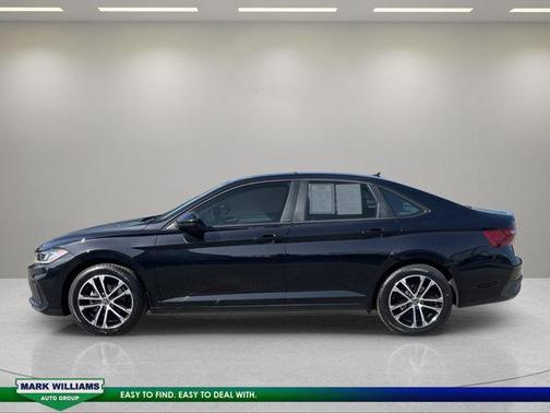 Deep Black Pearl Effect 2025 Volkswagen Jetta 1.5T Sport