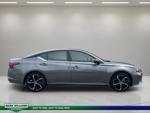 Gun Metallic 2025 Nissan Altima SR