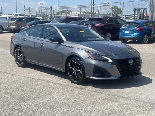 Gun Metallic 2025 Nissan Altima SR