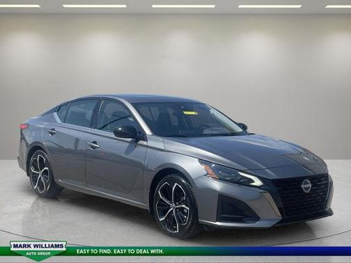 Gun Metallic 2025 Nissan Altima SR