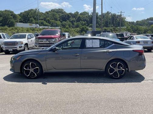 Gun Metallic 2025 Nissan Altima SR