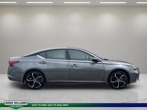Gun Metallic 2025 Nissan Altima SR
