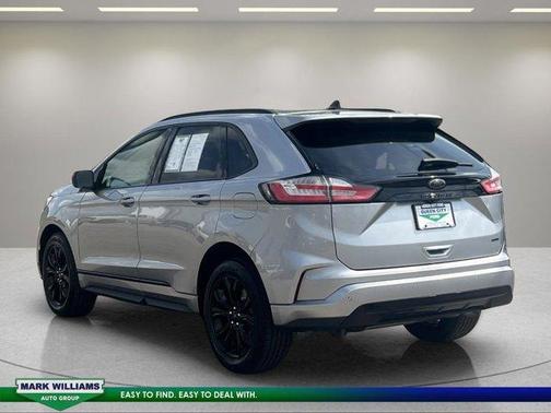 Silver 2022 Ford Edge SE