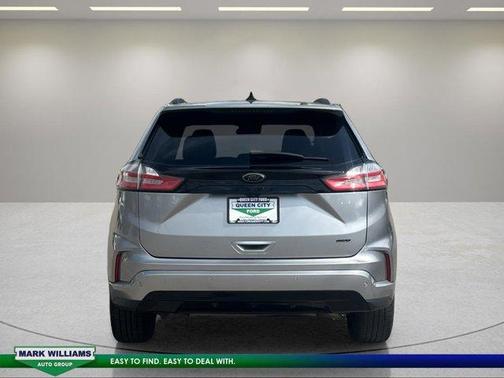 Silver 2022 Ford Edge SE