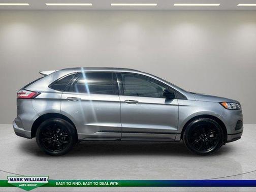 Silver 2022 Ford Edge SE