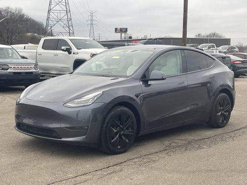 2022 Tesla Model Y Long Range Dual Motor All-Wheel Drive