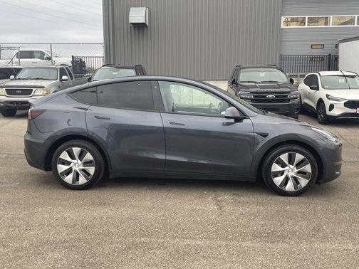 2022 Tesla Model Y Long Range Dual Motor All-Wheel Drive