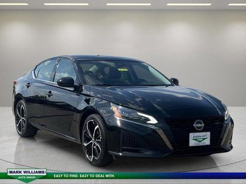 Black 2025 Nissan Altima SR