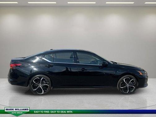 Black 2025 Nissan Altima SR