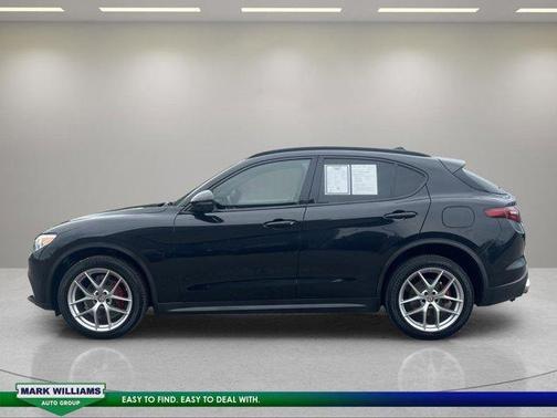 Vulcano Black Metallic 2018 Alfa Romeo Stelvio Ti