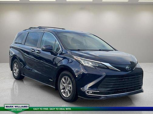 2021 Toyota Sienna XLE 8 Passenger