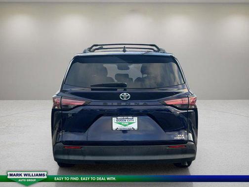 2021 Toyota Sienna XLE 8 Passenger