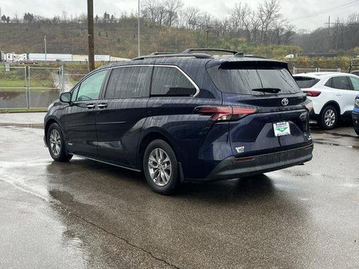 2021 Toyota Sienna XLE 8 Passenger