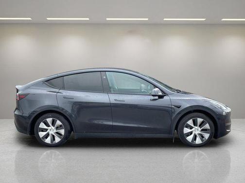 2024 Tesla Model Y Long Range Dual Motor All-Wheel Drive