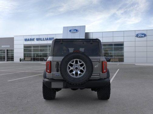 Carbonized Gray 2025 Ford Bronco Badlands