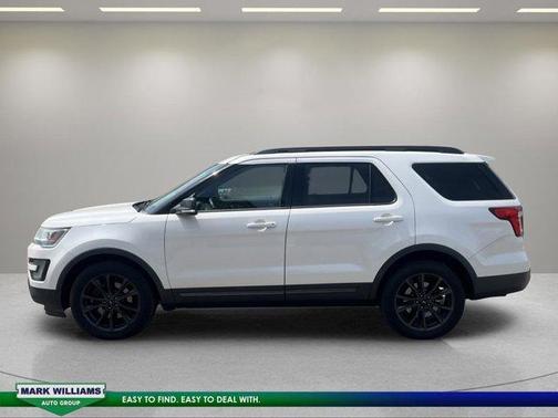 White 2017 Ford Explorer XLT