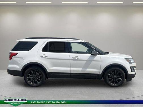 White 2017 Ford Explorer XLT