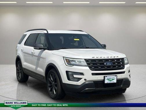 White 2017 Ford Explorer XLT