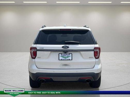 White 2017 Ford Explorer XLT