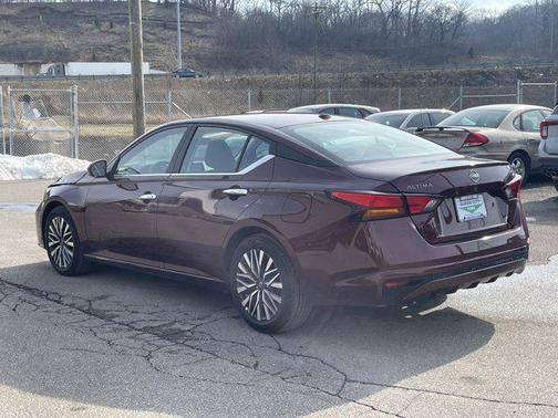 2025 Nissan Altima SV FWD