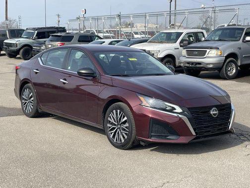 2025 Nissan Altima SV FWD