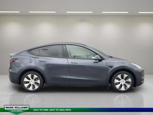 2022 Tesla Model Y Long Range Dual Motor All-Wheel Drive