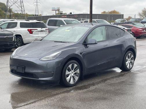 2022 Tesla Model Y Long Range Dual Motor All-Wheel Drive