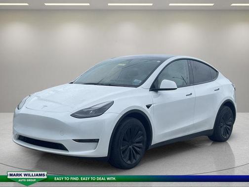 White 2023 Tesla Model Y Long Range