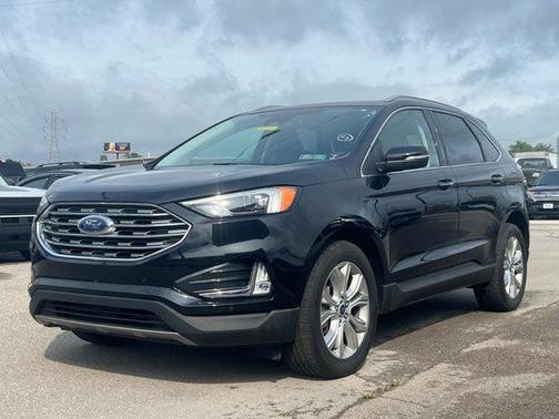Black 2022 Ford Edge Titanium