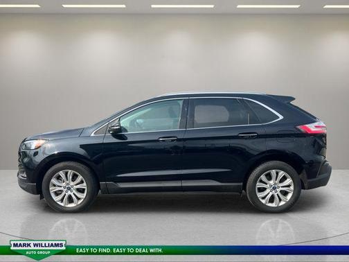 Black 2022 Ford Edge Titanium