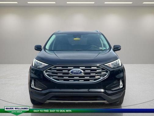 Black 2022 Ford Edge Titanium