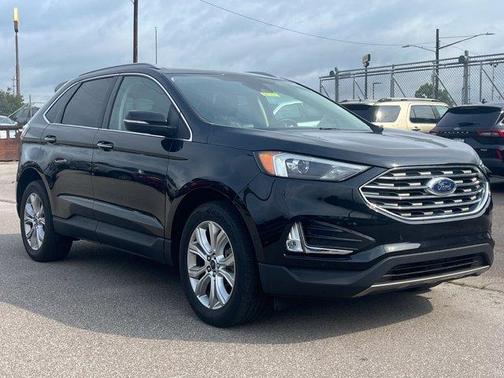 Black 2022 Ford Edge Titanium