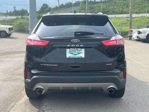 Black 2022 Ford Edge Titanium