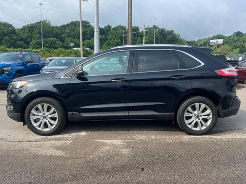 Black 2022 Ford Edge Titanium