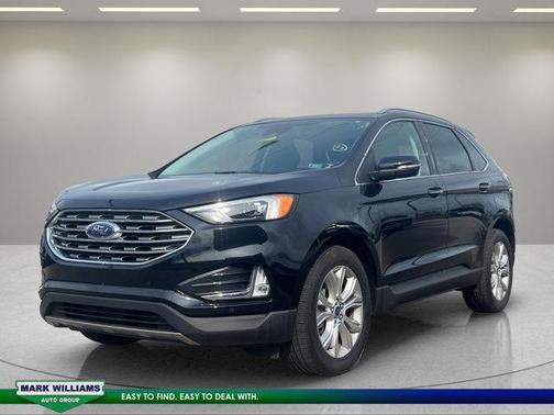 Black 2022 Ford Edge Titanium