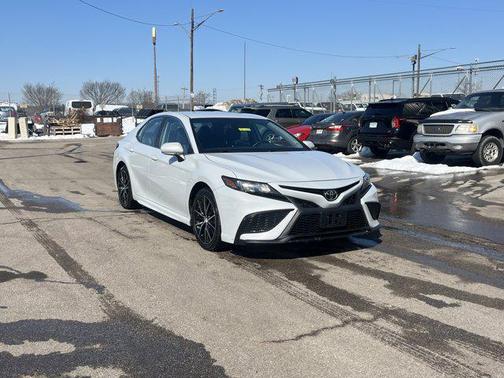 2024 Toyota Camry SE