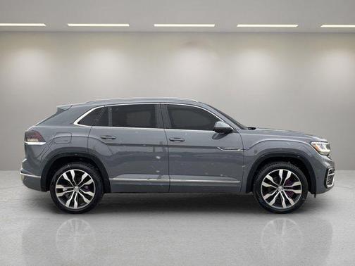 2022 Volkswagen Atlas Cross Sport 3.6L V6 SEL Premium R-Line