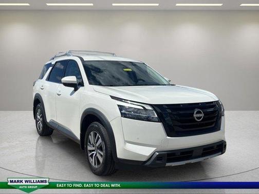 White 2023 Nissan Pathfinder SL