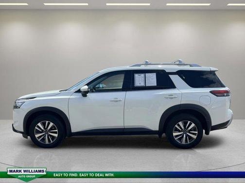 White 2023 Nissan Pathfinder SL