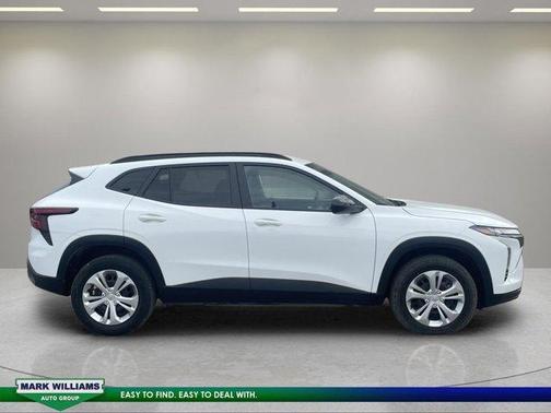 Summit White 2025 Chevrolet Trax 2RS