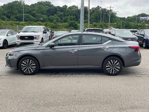 Gun Metallic 2025 Nissan Altima SV