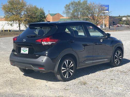 2020 Nissan Kicks SR