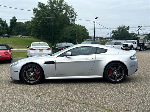 2016 Aston Martin V8 Vantage Base