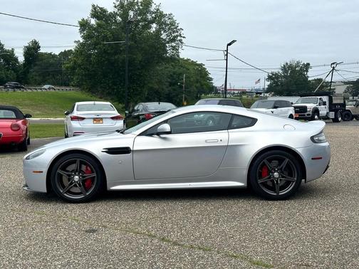2016 Aston Martin V8 Vantage Base