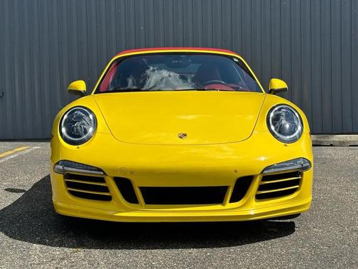 2016 Porsche 911 Carrera 4 GTS